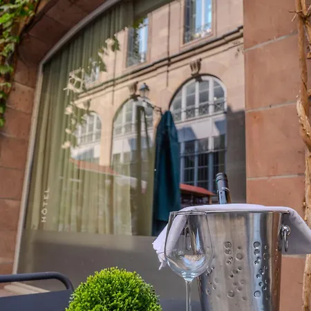 Rohan, Centre Cathédrale 4*