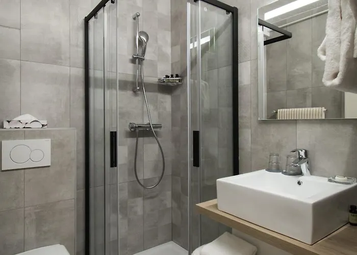 Rohan Hotel 4*