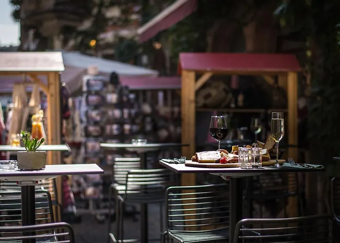 Le Rohan, Centre Cathedrale 4*